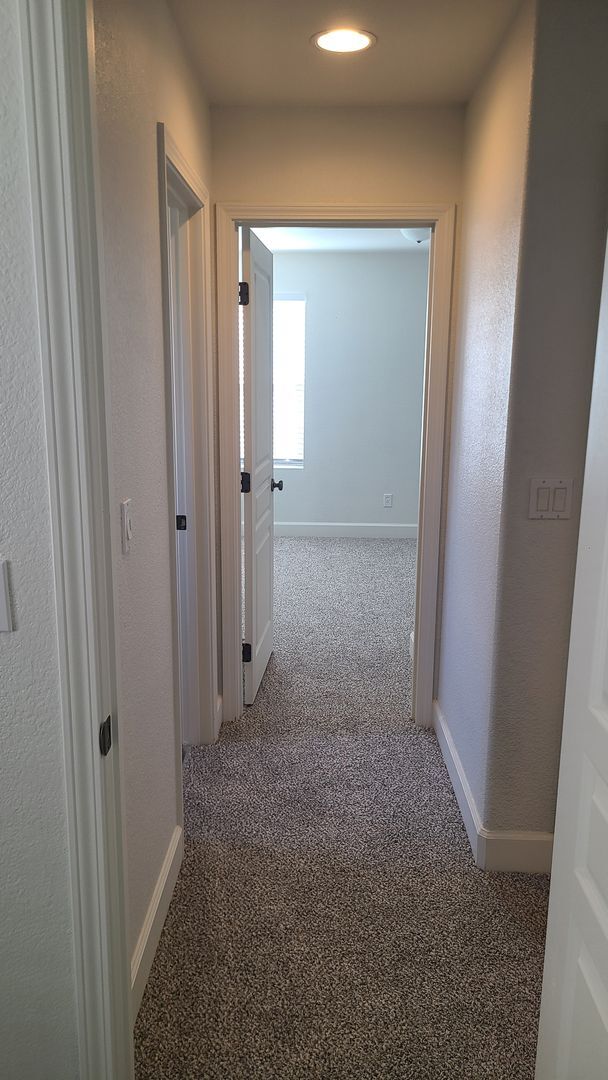 Building Photo - West Roseville, New Paint & Carpet 2 Story...