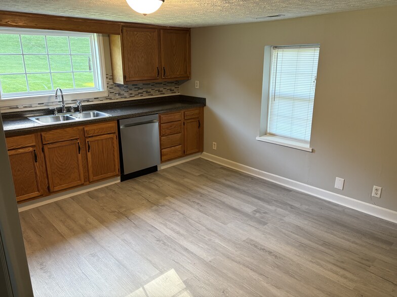 Eat-in kitchen - 9603 Alley Branch Rd