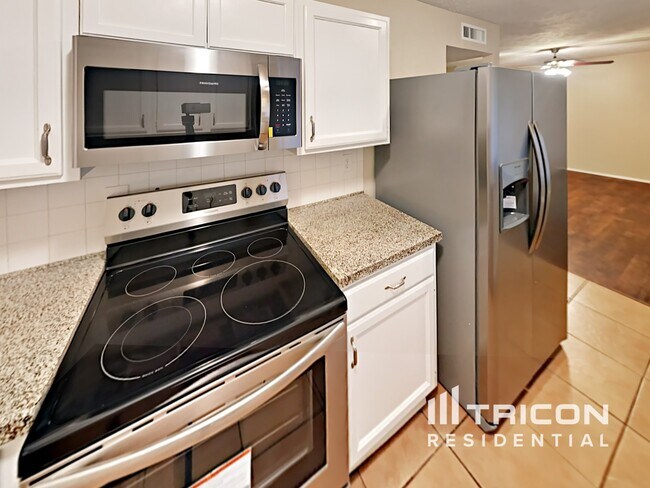 Building Photo - 7125 Hardwood Trail