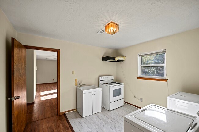 Building Photo - 4735 Charade Dr