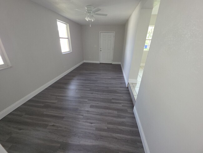 Building Photo - 413 Dove Ave