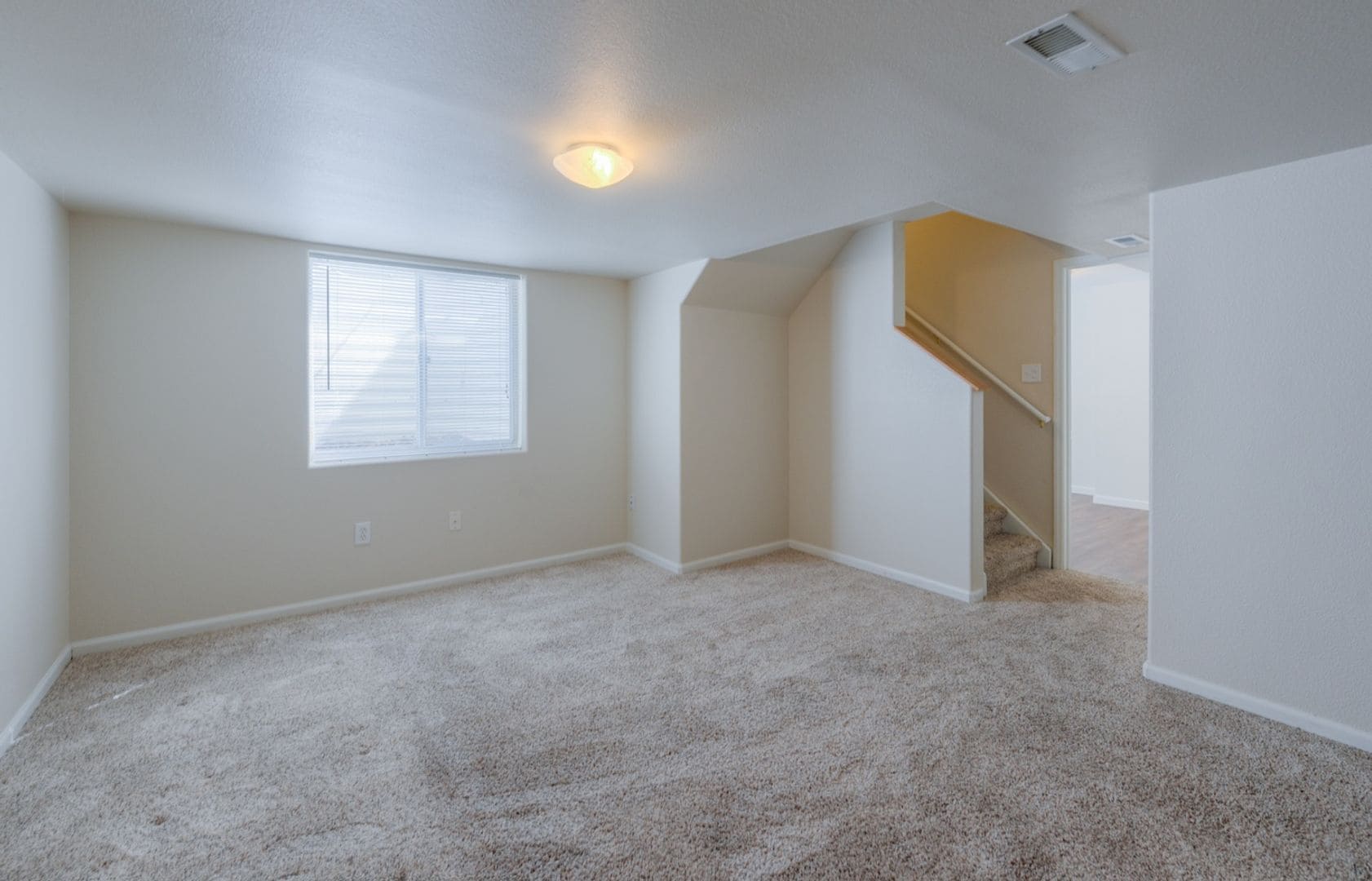 Building Photo - 835 Kane Dr