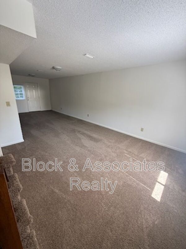 Building Photo - 605 Sunset Ave