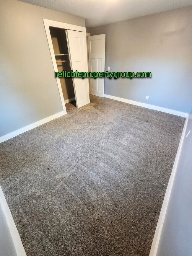 Building Photo - New Listing in Fort Wayne