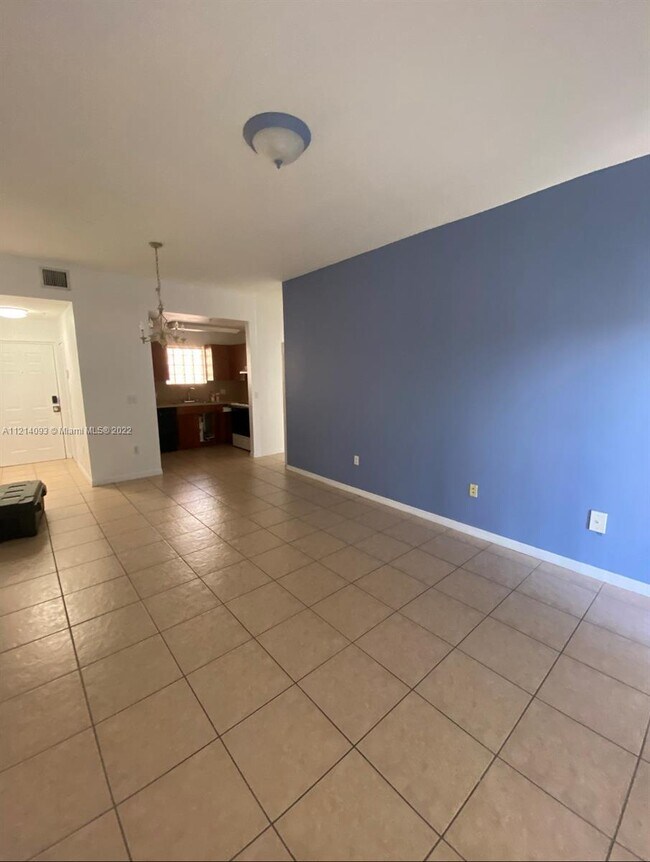 Building Photo - 650 Palm Ave