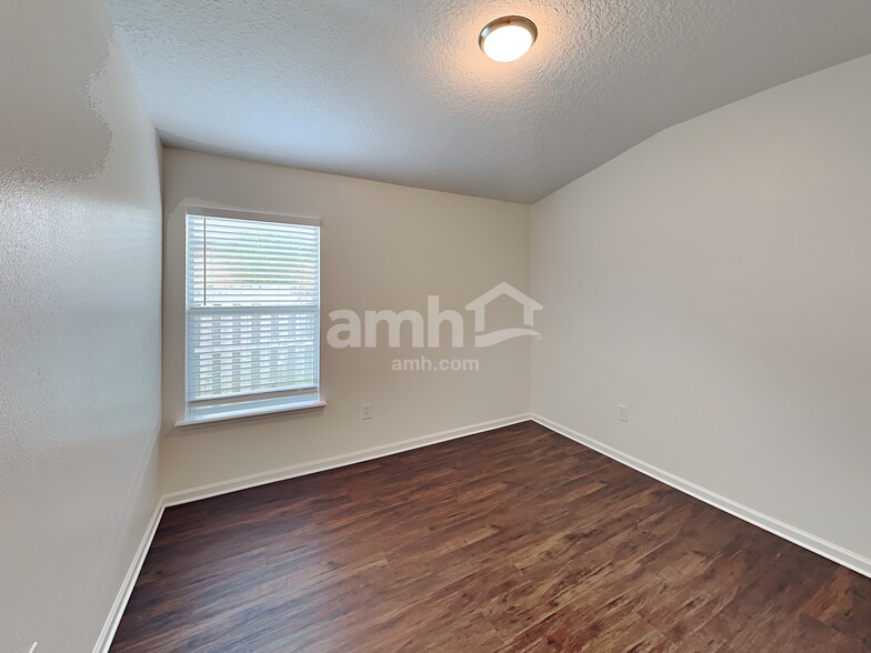 Building Photo - 2842 Woodstone Dr