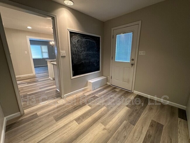 Building Photo - 319 Joy Dr