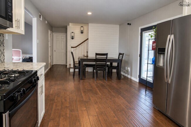Building Photo - 4617 Sierra Madre Dr