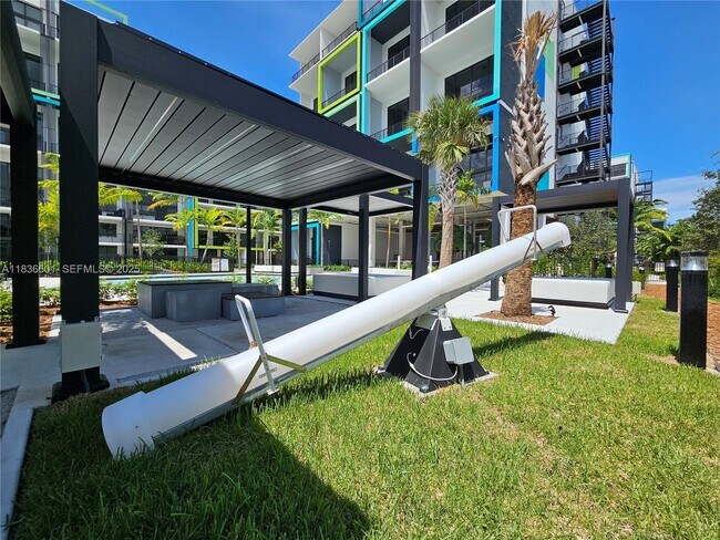 Building Photo - 4400 W Sunrise Blvd