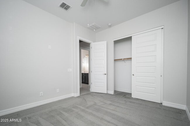 Building Photo - 9752 W Rowel Rd