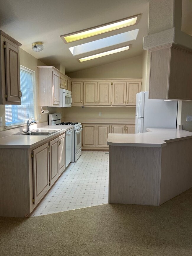 Building Photo - Wonderful 55 and older community!