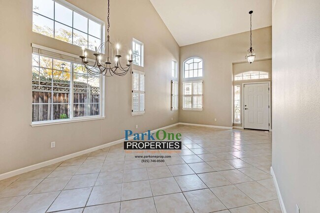 Building Photo - Nicely Updated 3/3 In San Ramon!