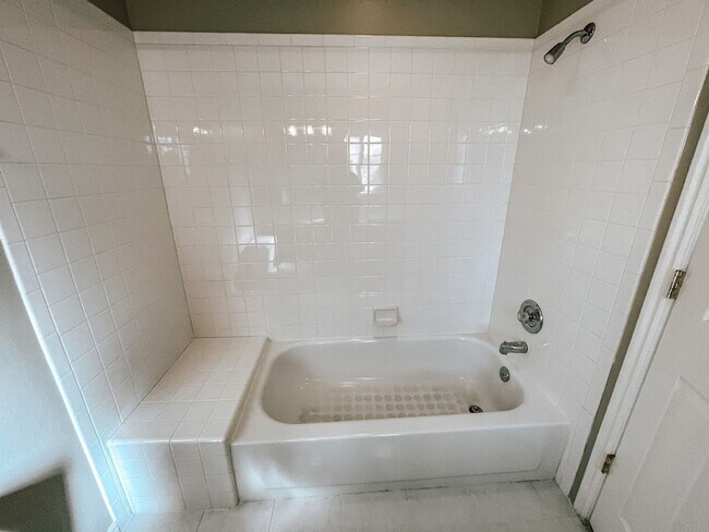 Building Photo - 56 N Garden Park Dr