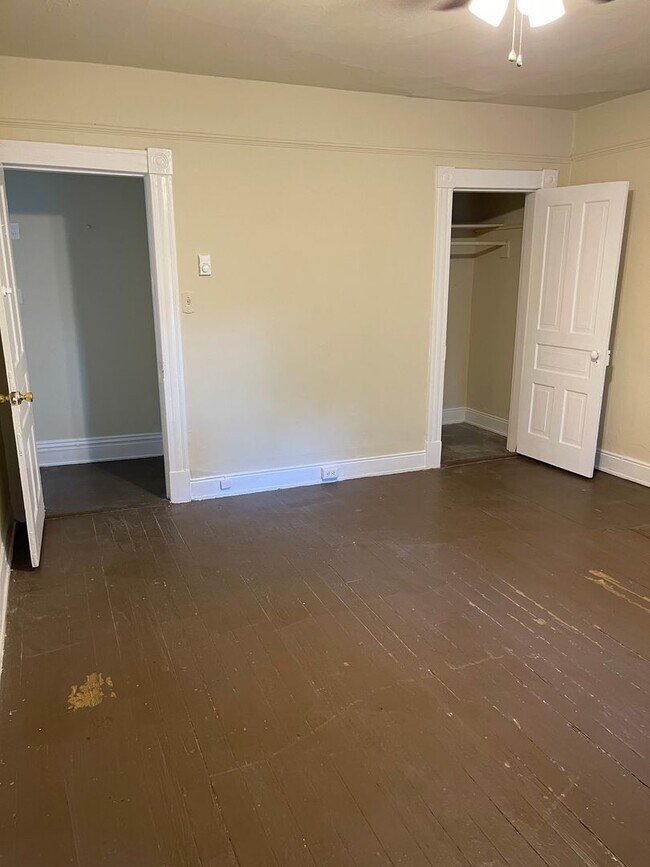 Building Photo - Large 3 bdrm/1 bath Home Within Walking Distance to VCU!