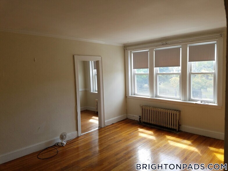 Building Photo - 2045 Commonwealth Ave