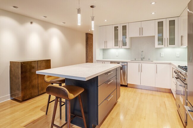 Building Photo - 200 Brannan St