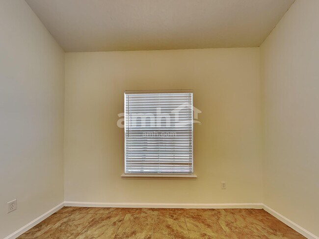 Building Photo - 3365 Shelley Dr