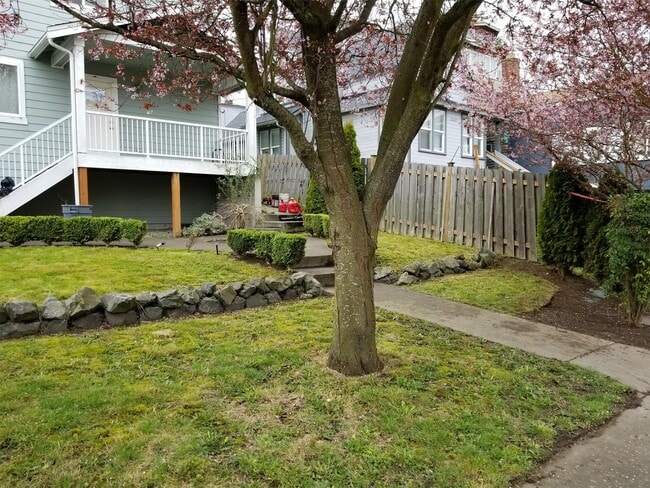 Building Photo - 3222 Lombard Ave