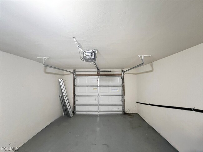 Building Photo - 111 SE 2nd Ave