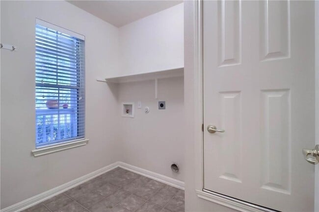 Building Photo - 1100 Emmitt Run