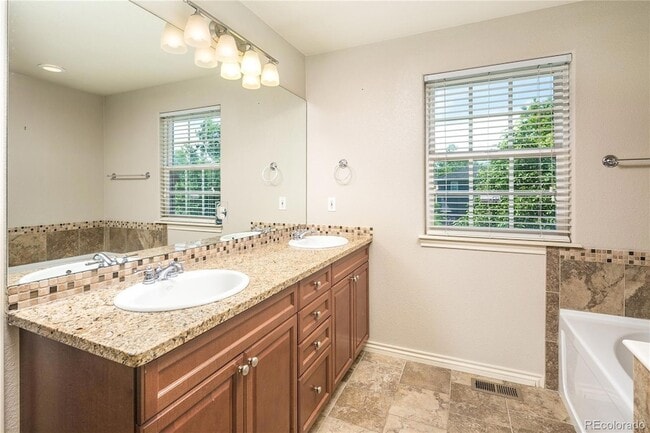 Building Photo - 1067 Uinta Way