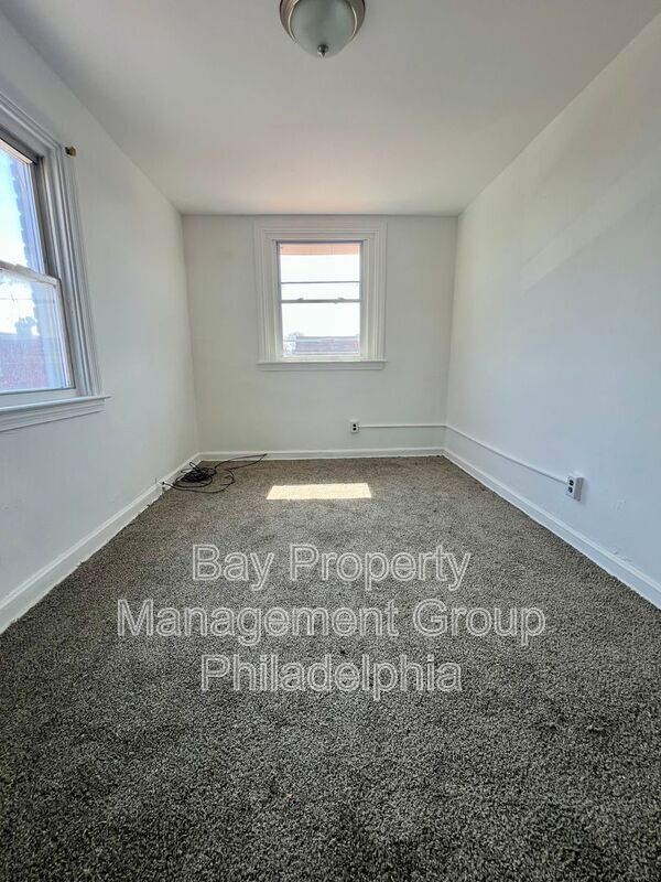 Building Photo - 812 MacDonald St