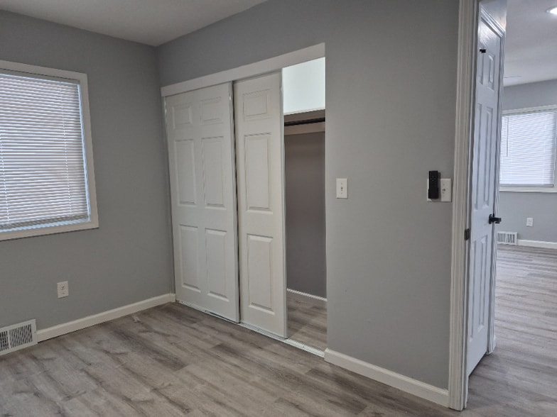 Building Photo - 314 S Rose Hill Rd