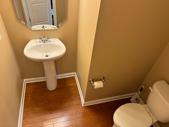 Powder room Downstairs - 15656 Canmore St