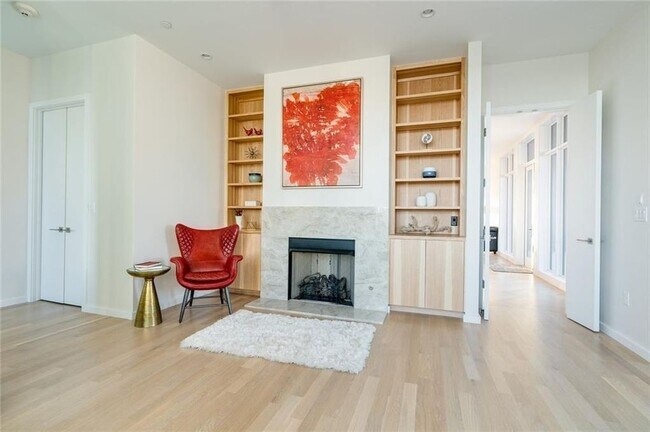 Building Photo - 701 N Hudson Ave