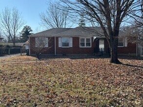 Building Photo - Beautiful Donelson Home!