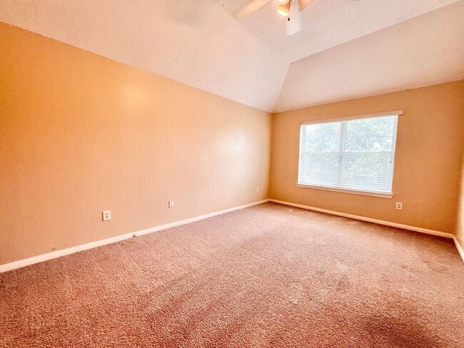 Building Photo - 16735 Village View Trail