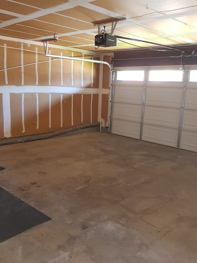 Building Photo - Victoria Village 3+2 Patio Home w/ 2-car g...