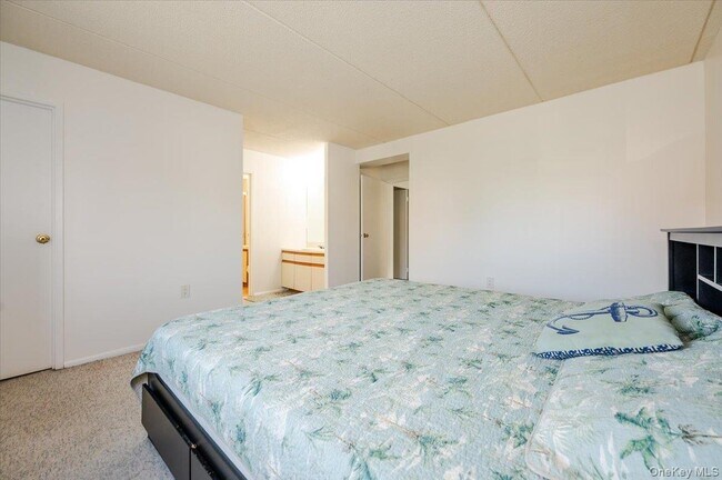 Building Photo - 730 W Broadway