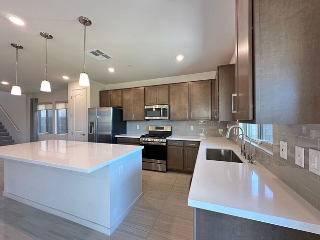 Building Photo - Summerlin West