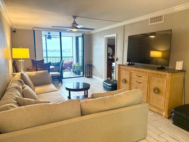 Building Photo - 111 Lake Emerald Dr