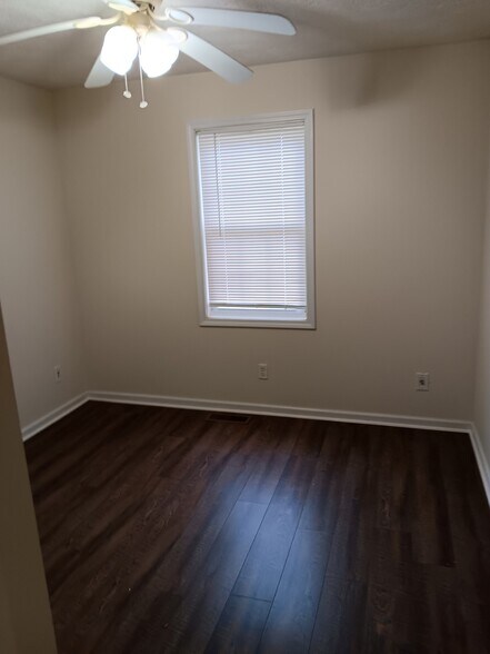 Building Photo - 2707 Fairway Dr