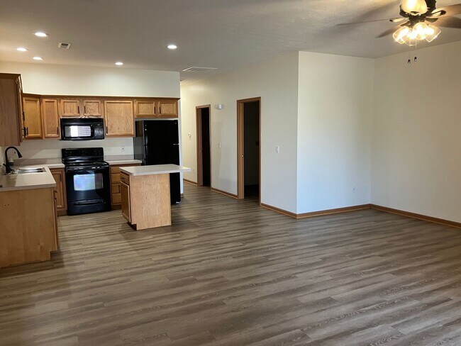 Building Photo - 1011 Laurel Tree Ct
