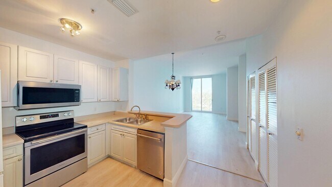 Building Photo - 255 Evernia St