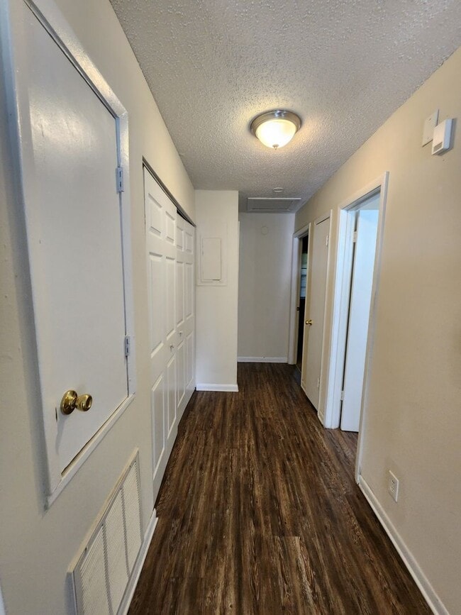 Building Photo - Coming Soon -2 Bedroom 1 Bath -Duplex Lake City