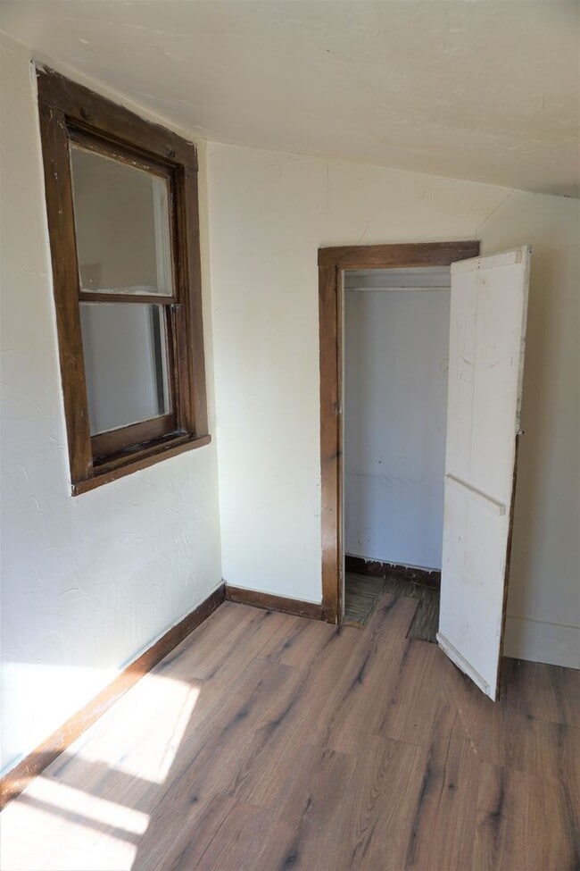 Building Photo - 523 SW 26