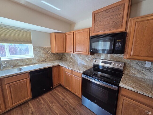 Building Photo - 616 Placer Ln