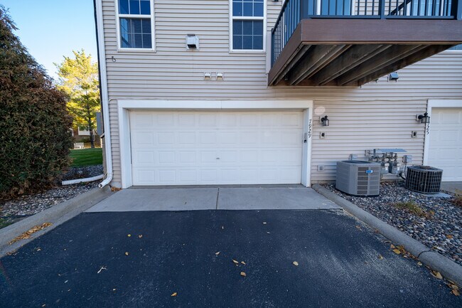 Building Photo - 7929 Stratford Cir N