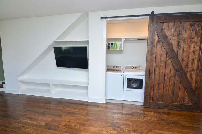 Building Photo - Stunner in East