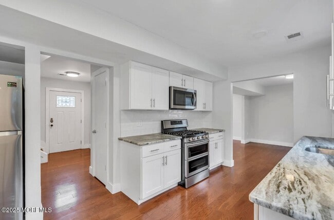 Building Photo - 2300 Oak Knoll Dr