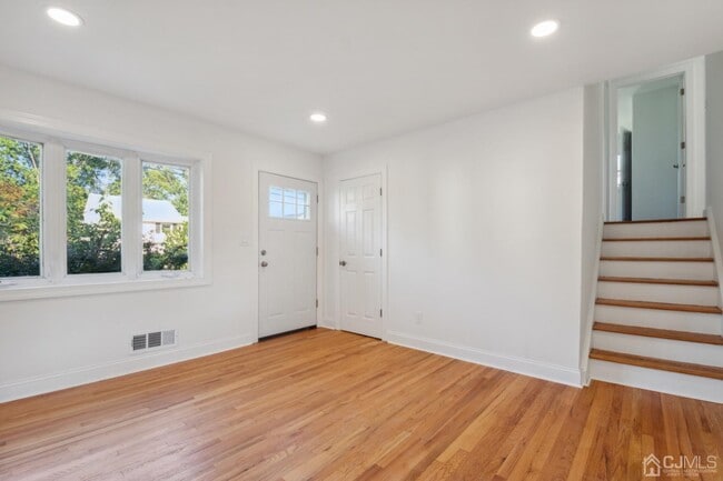 Building Photo - 21 Heathcote Ave