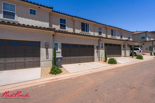 Building Photo - 2277 Mirador Aly
