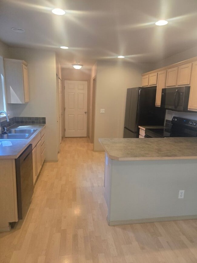 Building Photo - 3bd/2.5ba Maple Valley Home