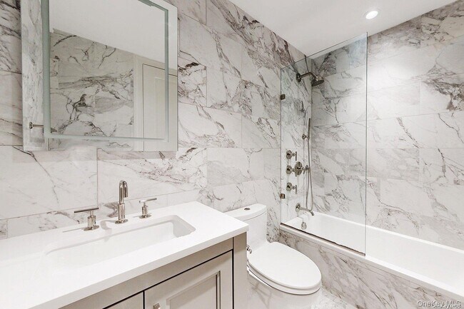 Building Photo - 641 5th Ave