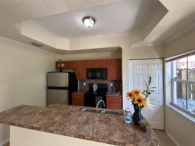 Building Photo - 2279 Anchor Ct