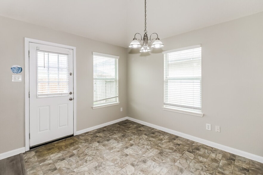 Building Photo - 3623 Elmwood Dale Dr